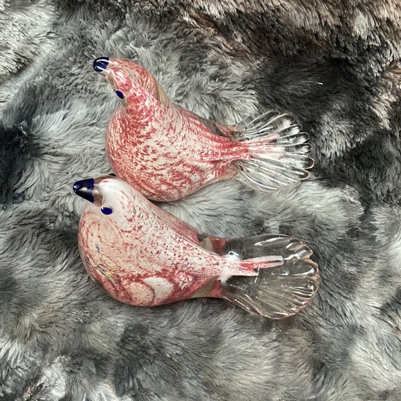 Two Glass Art red Birds with black beaks - Picture 8 of 16